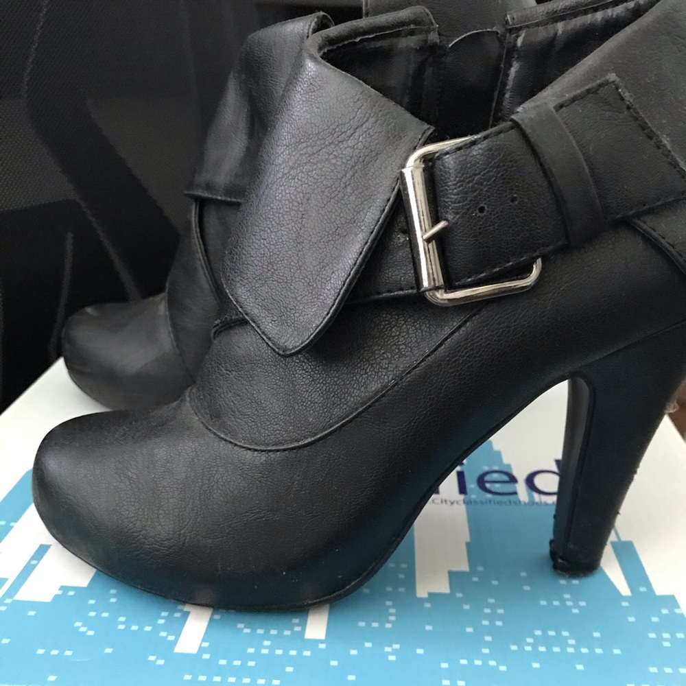 Black Chunky Bootie •Moving Sale•